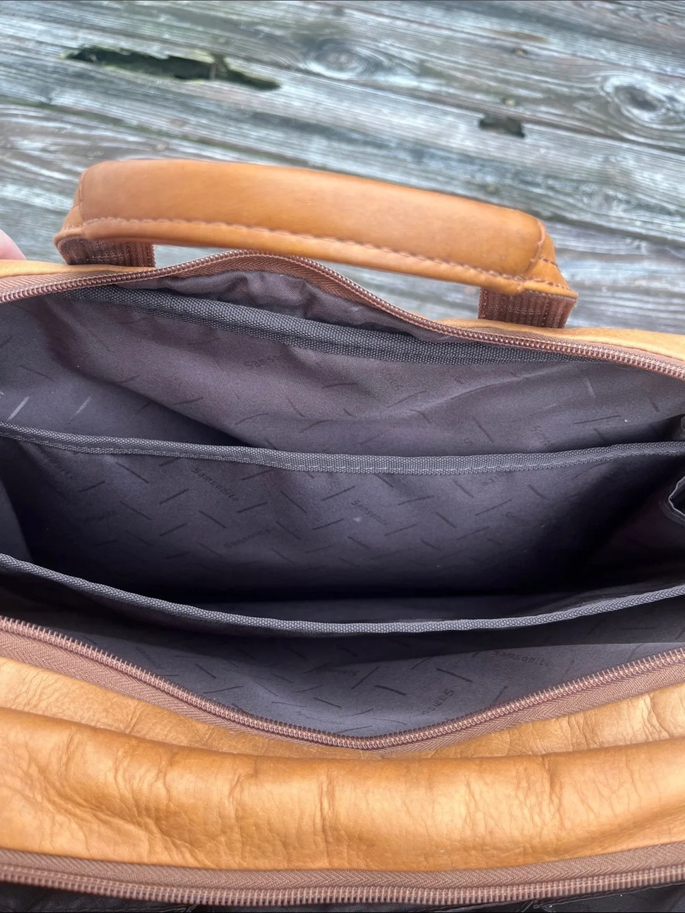 Samsonite Tan Full Grain Leather  Portfolio Briefcase Bag Versatile Messenger